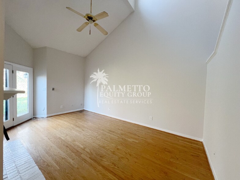 Building Photo - 210 N Lindell Rd