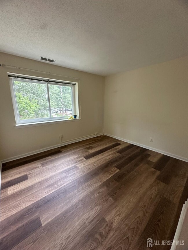 Building Photo - 18 Foxtail Ln