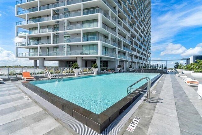 Building Photo - 2000 Metropica Wy