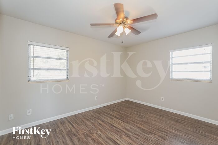 Building Photo - 4931 Cresthill Dr