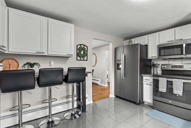 Building Photo - 8254 Mary Ann Ave