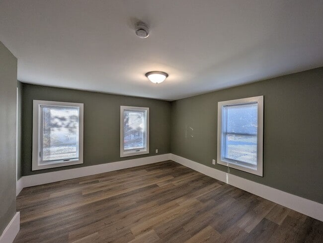 Building Photo - Newly Renovated 4 bedroom house