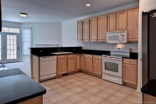 Building Photo - 104 Chanticleer Ct