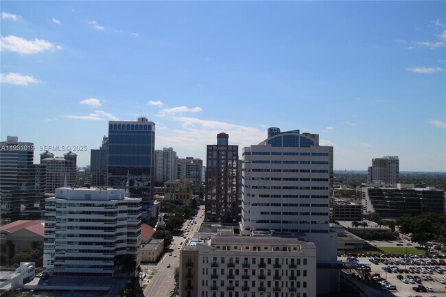 Building Photo - 315 NE 3rd Ave