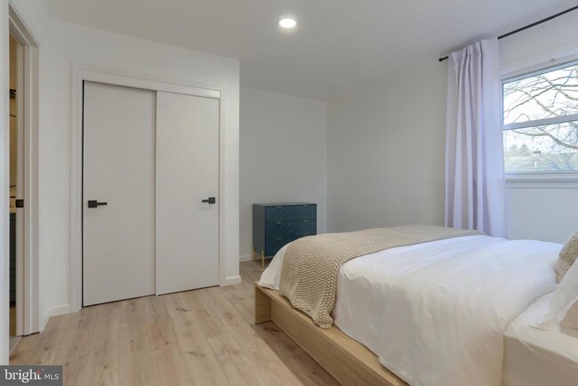 Building Photo - 137 Apple Ln