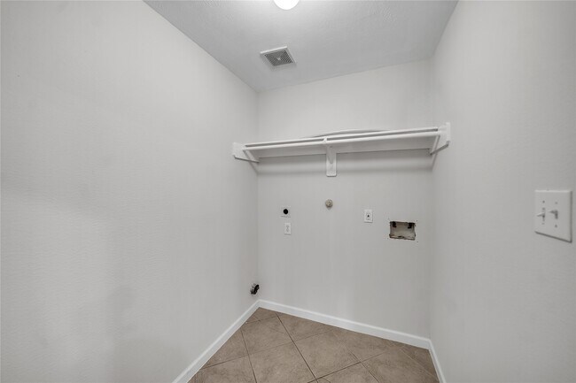 Building Photo - 1911 Mound Lake Dr