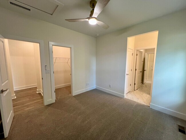 Building Photo - 2429 Vetrina Wy