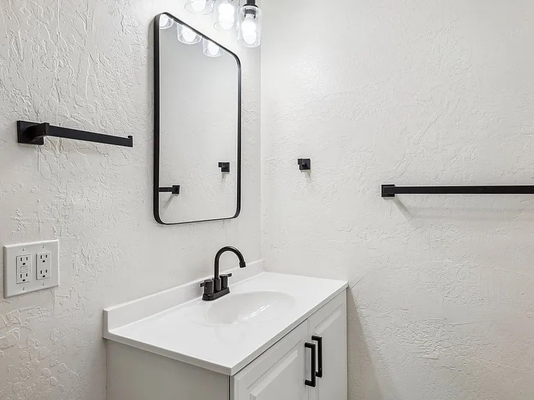 Building Photo - 1609 E Montecito Ave