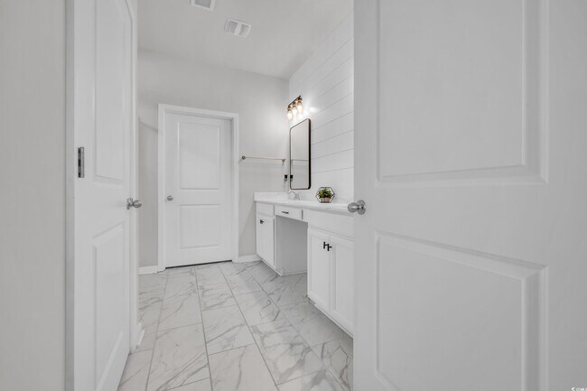 Building Photo - 553 Pier Ct