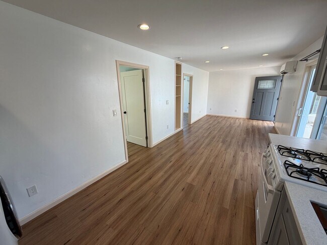 Building Photo - 7210 Zelinda Dr