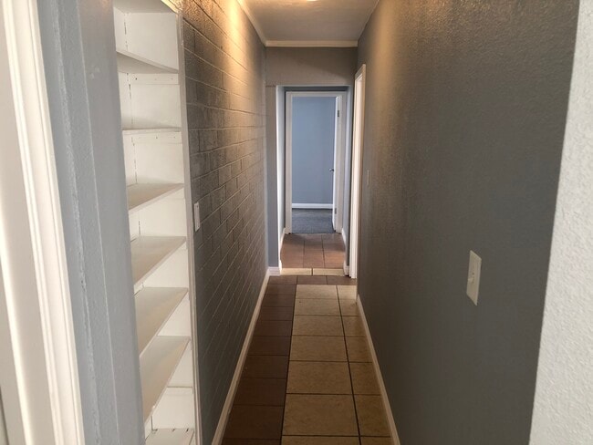 Building Photo - 447 E Merlayne Dr