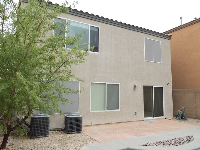 Building Photo - Welcome to your perfect summer retreat!
