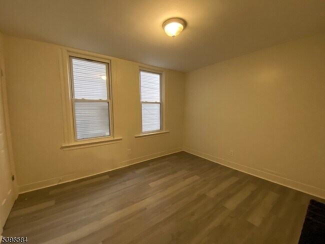 Building Photo - 130 Milford Ave