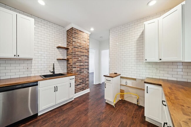 Building Photo - $1,675 - Spacious 3 Bedroom in North End