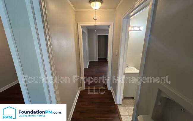 Building Photo - 2303 Longstreet Dr