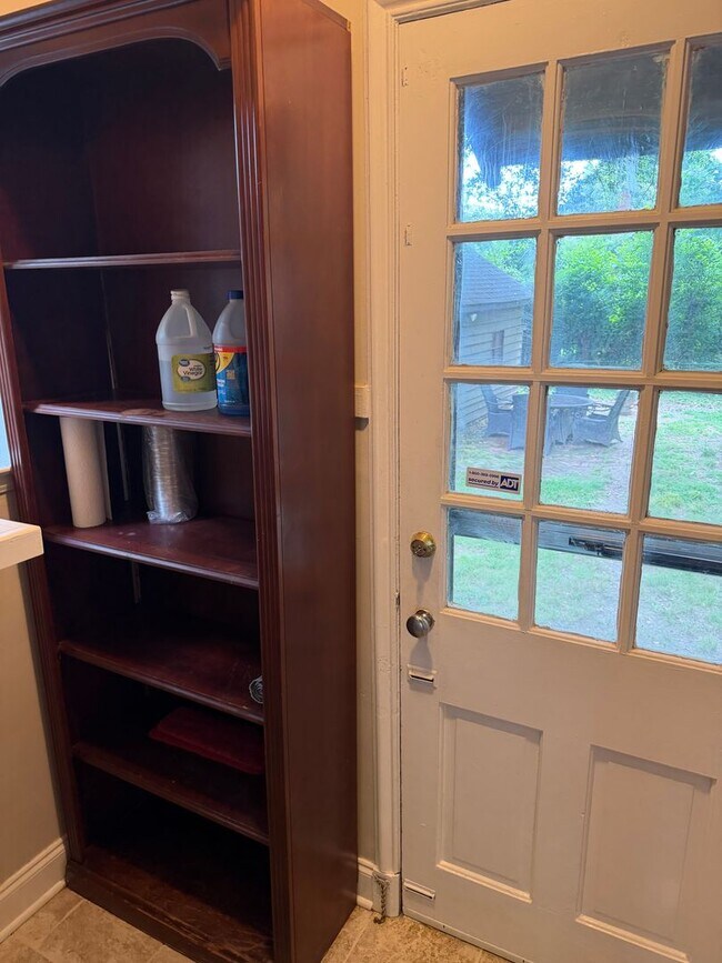 Building Photo - 3 BR/1BA | Newly Renovated Single Family Home | 1-Car Garage Parking | Patio in backyard!