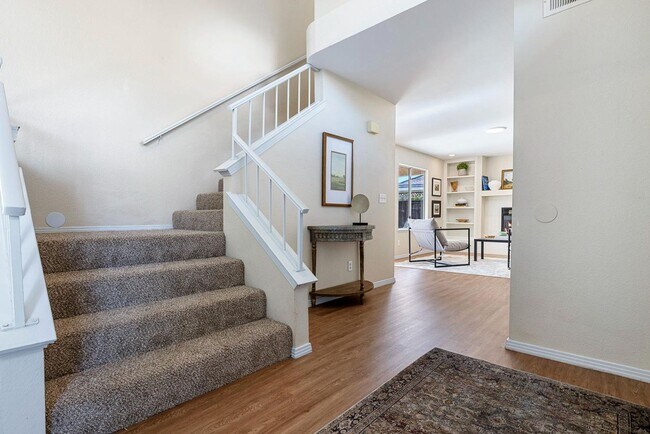 Building Photo - Stunning 4 Bedroom 2.5 bath in Woodward Park area!