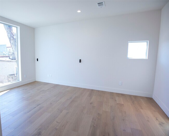 Building Photo - 3512 Mt Vernon St