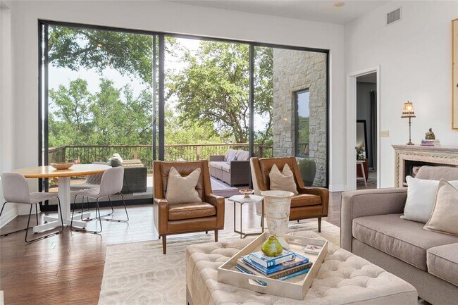 Building Photo - 2102 Paisano Rd