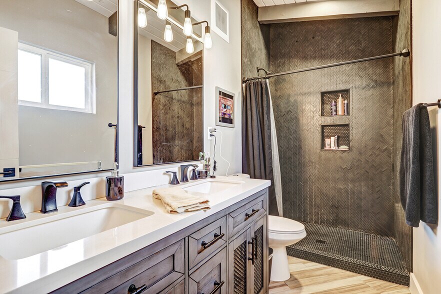 Building Photo - 1150 La Vega Rd