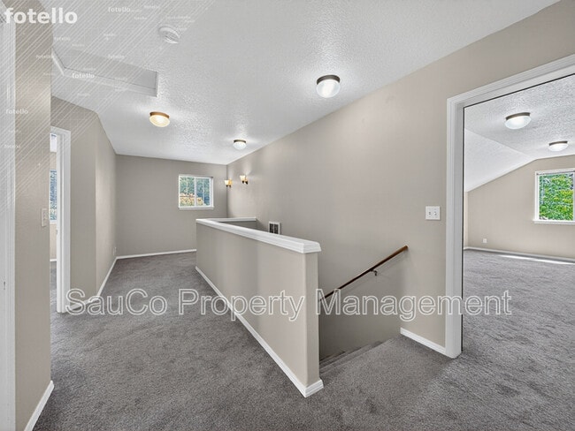 Building Photo - 661 NW Connell Ave