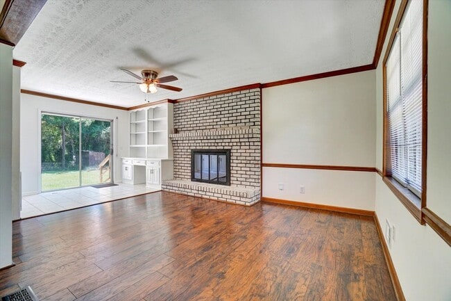 Building Photo - 606 Evergreen Dr