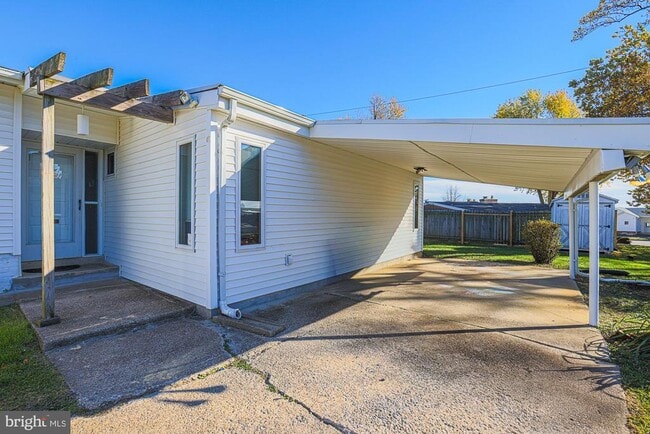 Building Photo - 2421 Lightfoot Dr