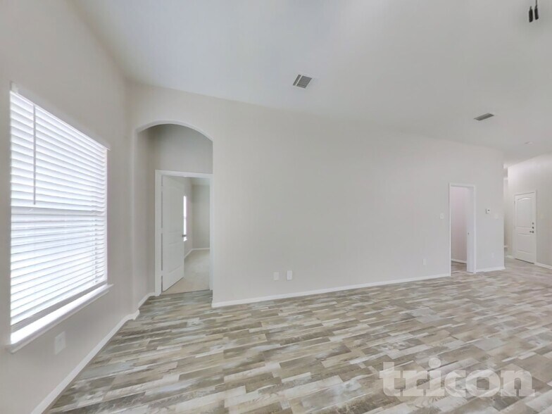 Building Photo - 21451 Sullivan Forest Dr