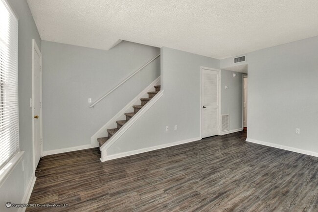 Building Photo - 1866 Ave Q SW