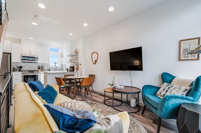 Building Photo - 4613 Dayton Ave N