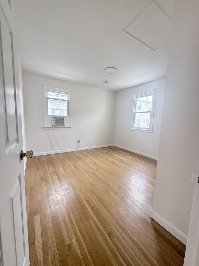 Building Photo - 94 Laidlaw Ave