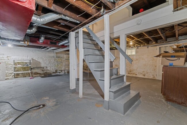 Building Photo - Gardener's Dream! 3-Bedroom, 1.5-Bath Home, Steps away from Tower Grove Park