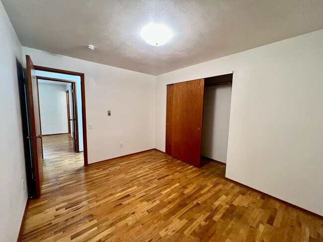 Building Photo - Updated 3BD w/ Outbuildings & Shop - Water included