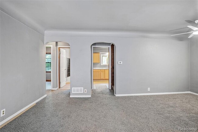 Building Photo - 1034 E Bundy Ave