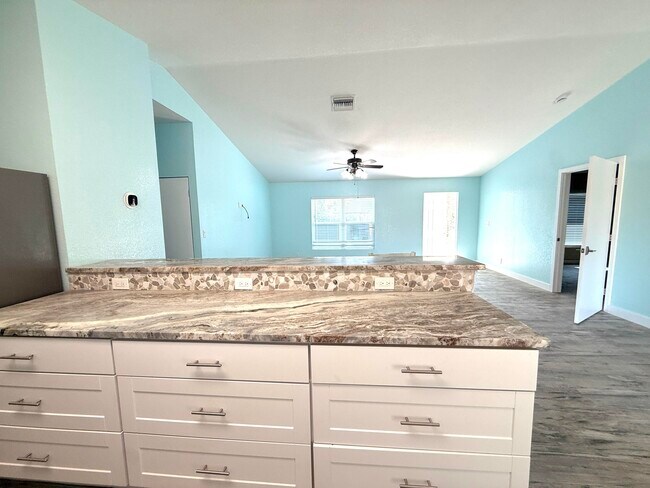 Building Photo - 15859 68th Ct N