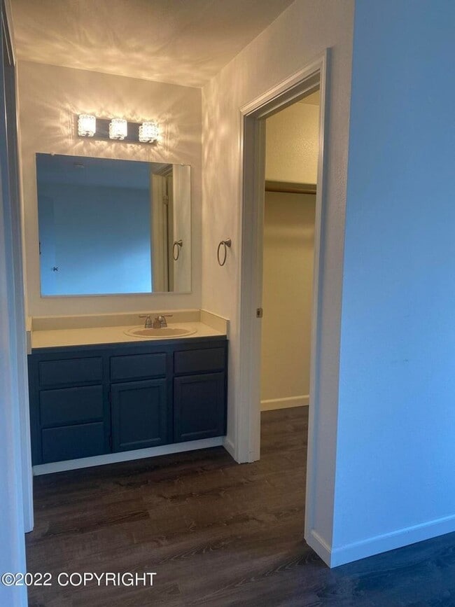 Building Photo - Beautifully Updated 2 Bed/1.5 Bath Condo with Garage!