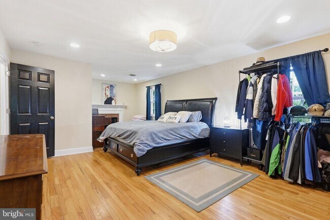 Building Photo - 5642 Jefferson Blvd