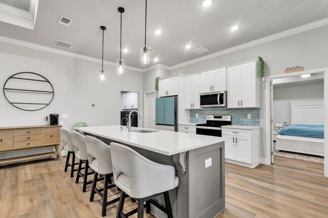 Building Photo - 1201 Forest Heights Rd