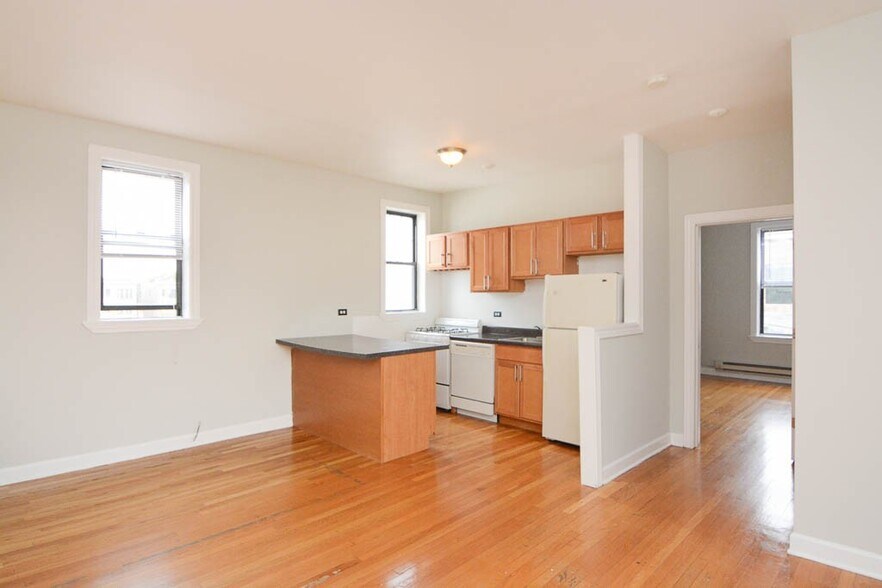 Building Photo - 708 W Barry Ave