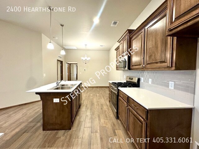 Building Photo - 2400 Hearthstone Rd