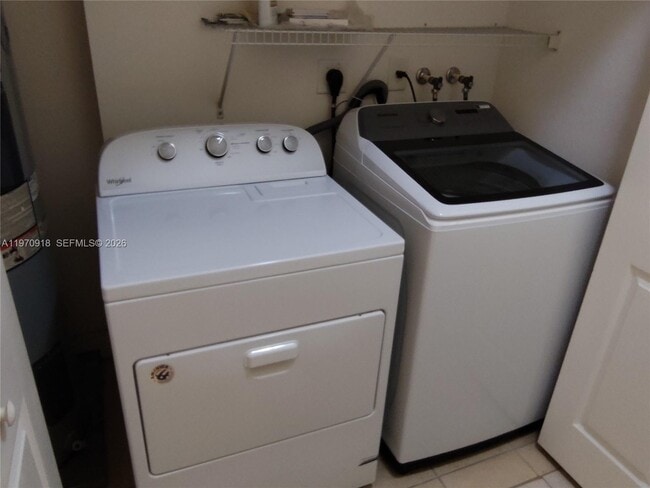 Building Photo - 3705 NE 4th St