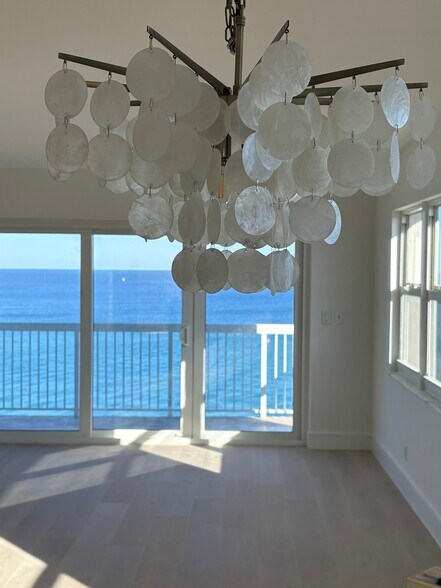 Building Photo - 1069 Hillsboro Mile