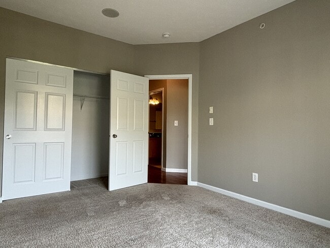Building Photo - 1054 Reserve Way