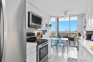 Building Photo - 3598 Yacht Club Dr