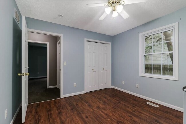 Building Photo - 1622 Iowa St