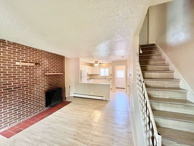 Primary Photo - Beautiful 2 Bedroom Town Home!