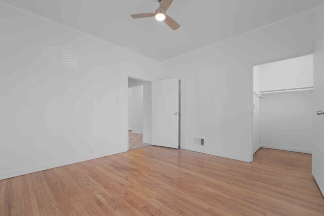 Building Photo - 2452 W 18th St