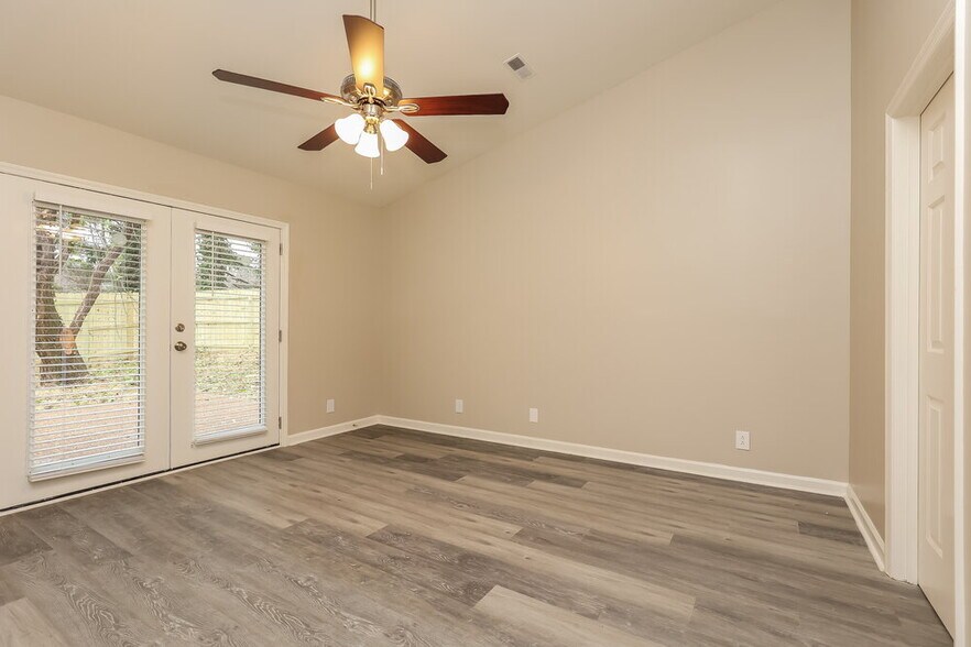 Building Photo - 107 Northlake Dr