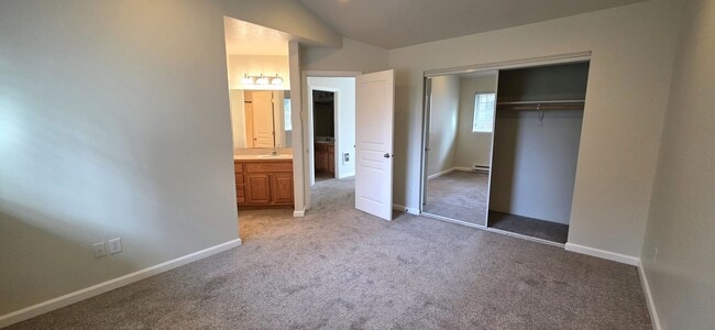 Building Photo - Beautiful Condo in Gilham