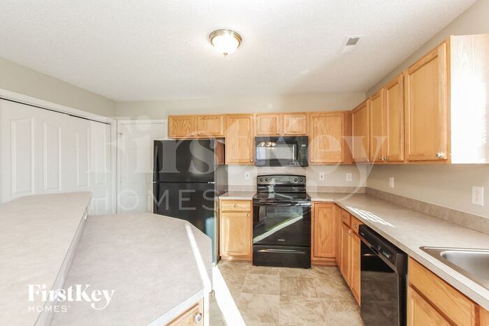 Building Photo - 7433 Sparkleberry Dr